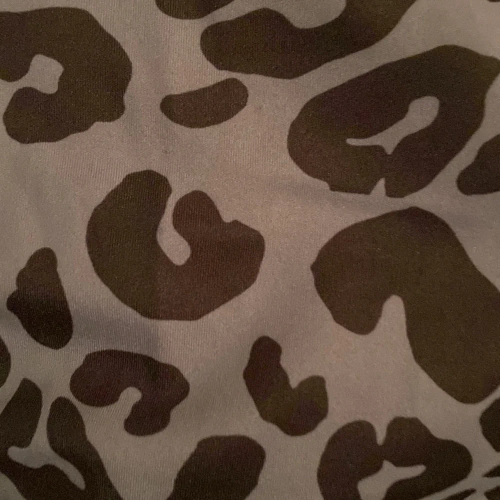 Unbranded, Women's Two-Piece, Leopard Print Sports Bra & Legging, Size: XL - Picture 3 of 11